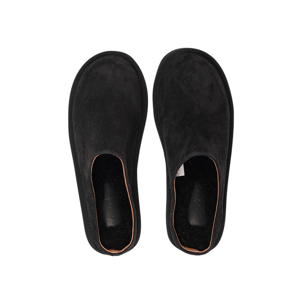 Lovelies calf suede mules will bring softness and warmth to your feet this summer. The combination of soft curly shearling and the durable rubber sole guarantees the utmost comfort to the wearer. Size and fit: True to size If you are between sizes, we recommend taking the next size up. Material: Outsole / Insole : Rubber Footbed: Shearling Lining: Leather Upper: Calf suede LWG Environmental GOLD RATED Certification