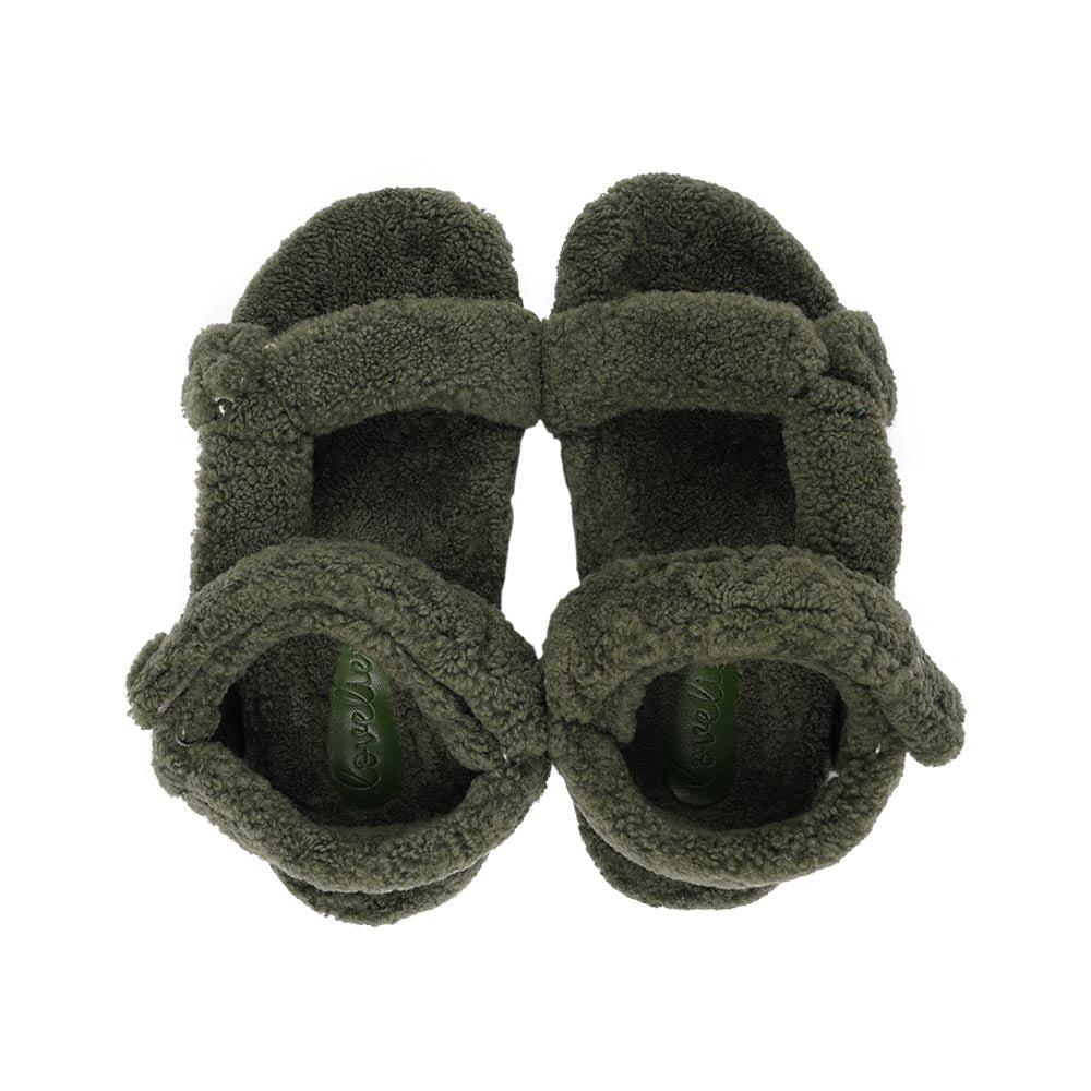 Since 2019 Lovelies Studio has been creating shoes and leathergoods for women and men inspired by an open mind, Scandinavian minimalism and a bit of vintage influences. The fashionable trekking sandal from Lovelies is hand made of the finest Australian curly shearling. With a soft midsole and adjustable straps we can secure a perfect fit.