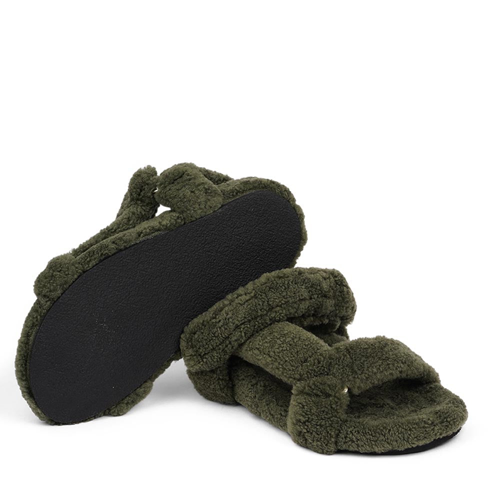 Since 2019 Lovelies Studio has been creating shoes and leathergoods for women and men inspired by an open mind, Scandinavian minimalism and a bit of vintage influences. The fashionable trekking sandal from Lovelies is hand made of the finest Australian curly shearling. With a soft midsole and adjustable straps we can secure a perfect fit.