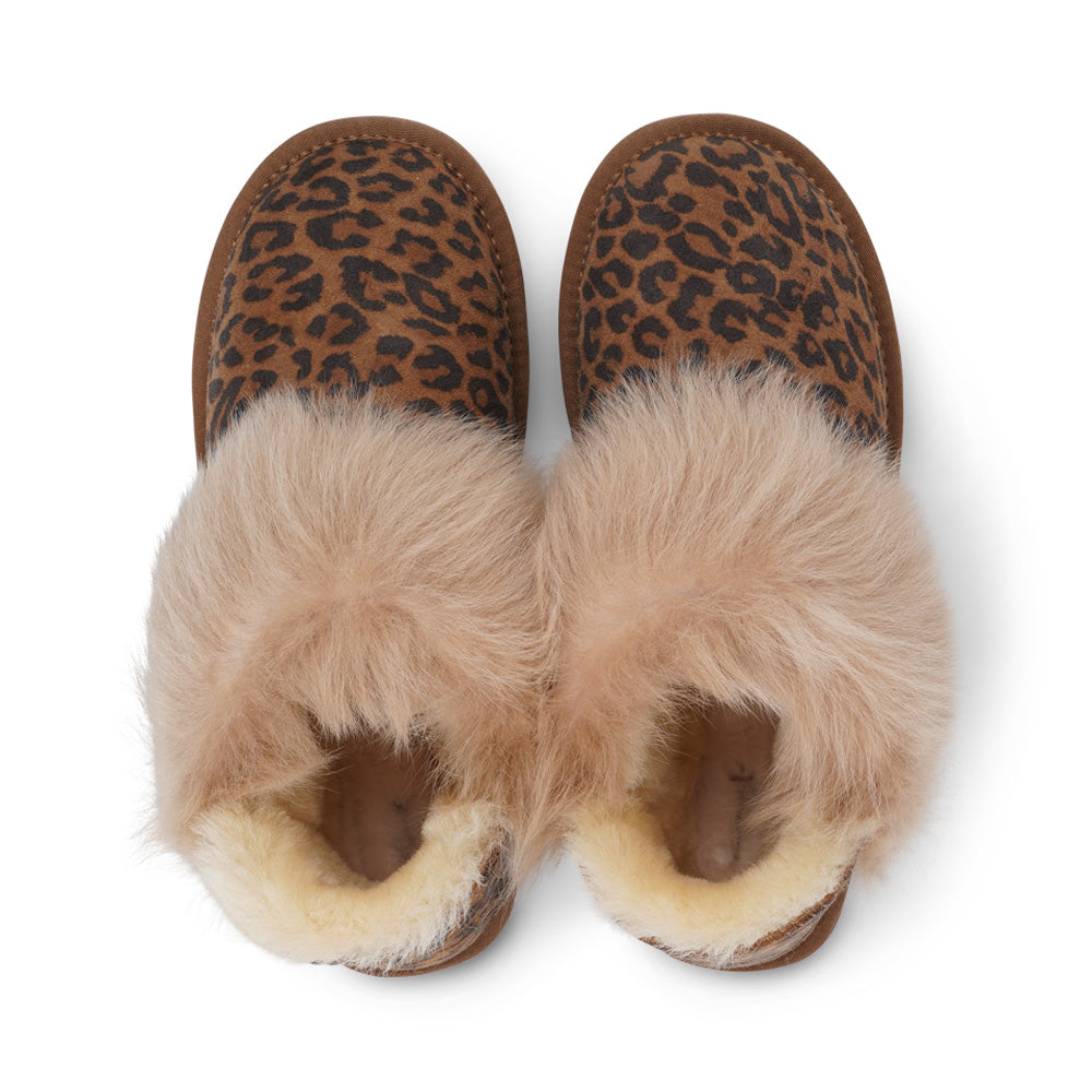 Soft and cosy shearling slippers with heel cap  Lovelies shearling slippers are the essence of comfortability. When you’re in the need of surrounding your feet in soft and warm slippers, Lovelies shearling slippers are the answer. With soft and durable soles, warm shearling and a gorgeous design, you’ll never want to wear any other home-shoe to make you feel at ease.