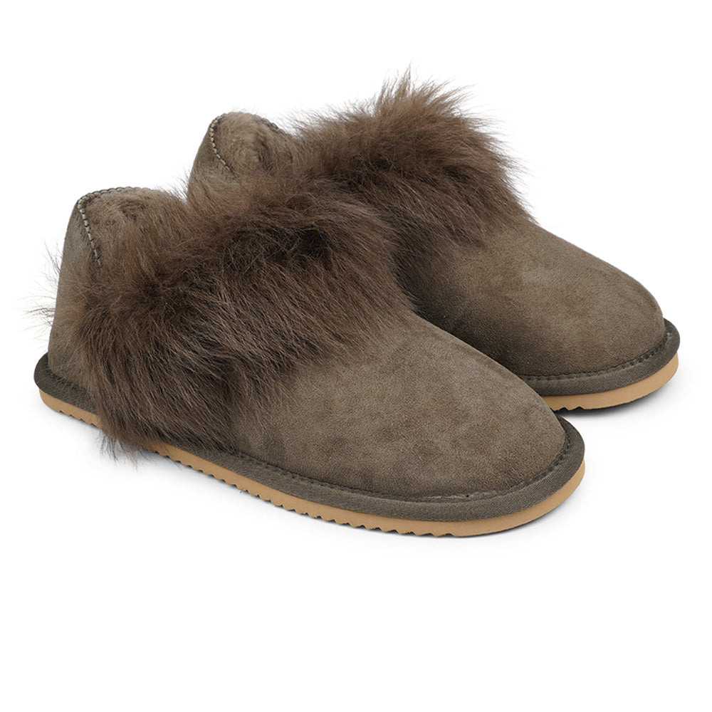 Soft and cosy shearling slippers with heel cap  Lovelies shearling slippers are the essence of comfortability. When you’re in the need of surrounding your feet in soft and warm slippers, Lovelies shearling slippers are the answer. With soft and durable soles, warm shearling and a gorgeous design, you’ll never want to wear any other home-shoe to make you feel at ease.