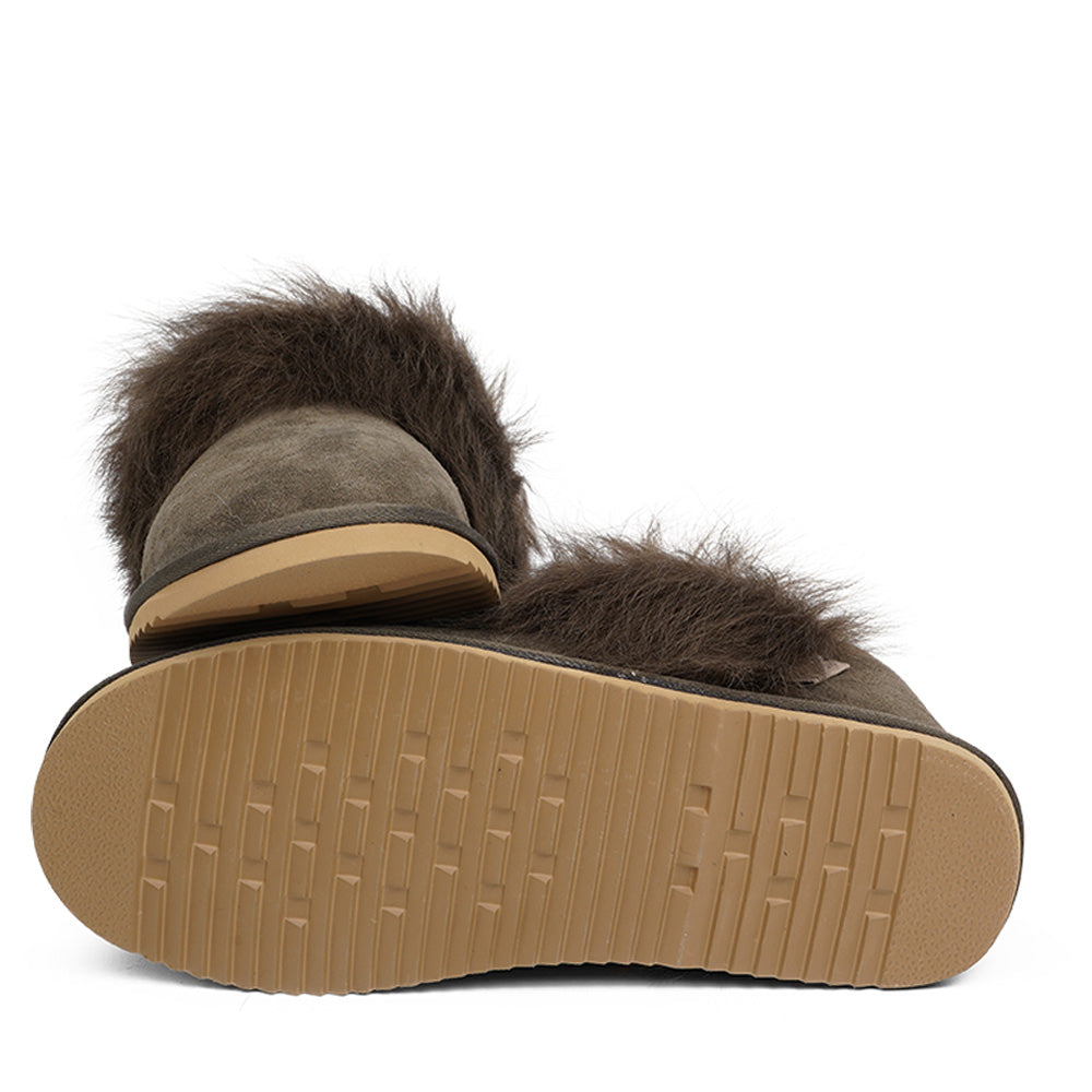 Soft and cosy shearling slippers with heel cap Lovelies shearling slippers are the essence of comfortability. When you’re in the need of surrounding your feet in soft and warm slippers, Lovelies shearling slippers are the answer. With soft and durable soles, warm shearling and a gorgeous design, you’ll never want to wear any other home-shoe to make you feel at ease.