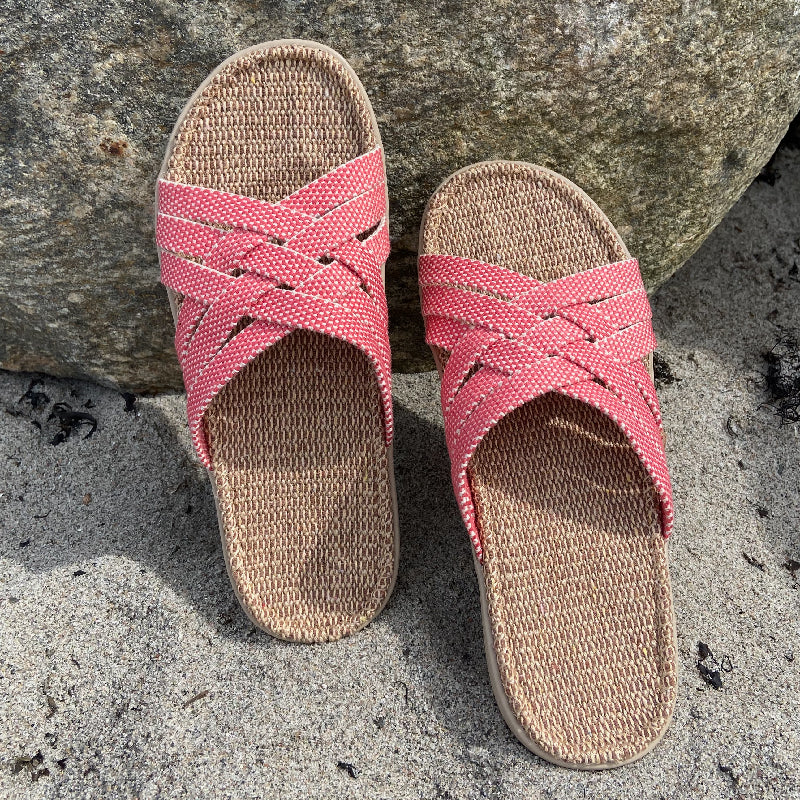 Discover the captivating Matara sandal from Lovelies Studio. This sumptuous sandal is composed of luxuriantly soft and resilient gum rubber, with a natural jute innersole. The closely woven cotton straps infuse a delicate and fanciful aesthetic, providing an effortless sophistication for any ensemble. With its delicate and soft fabrics, you feel at ease and elegant at the same time. The easy to-go sandals with their striking summer colors are a perfect fit to your feminine summer dresses