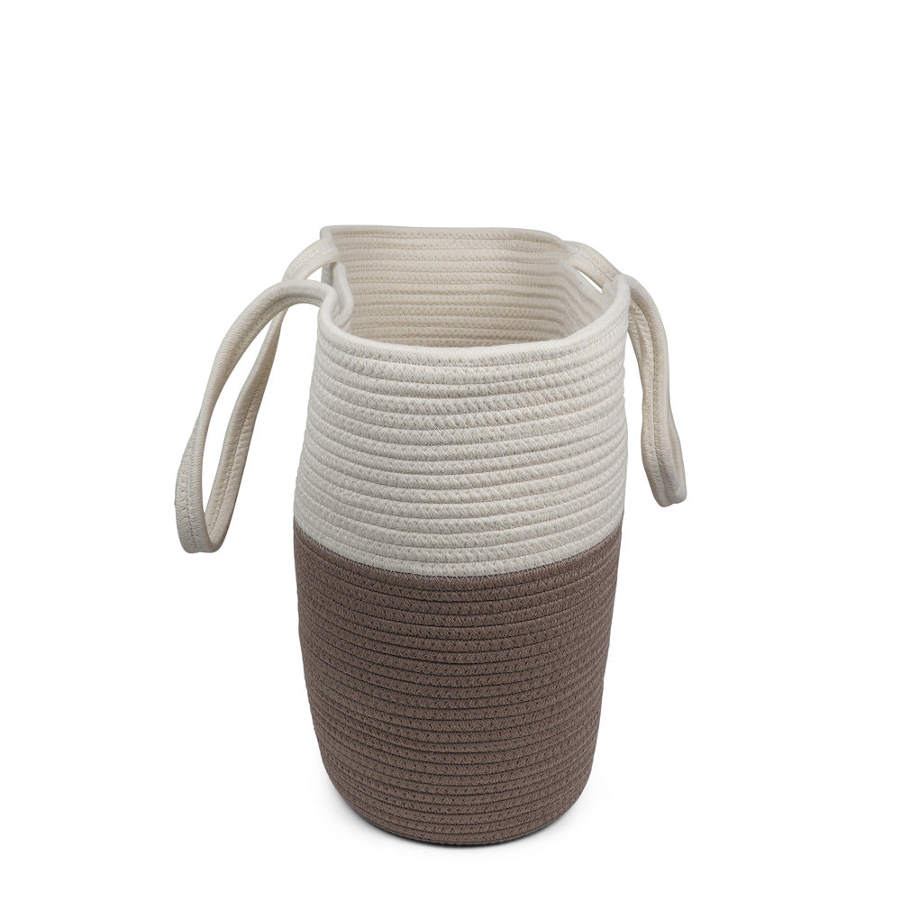 For those cheerful springdays and warm sunny summerdays all you need is a gorgeous beach bag.  Lovelies has made an elegant one in cotton and recycled polyester and it comes in 6 beautiful colours.    Whether you’re off to a picnic, going shopping or having a lazy day at the beach, a Lovelies beach bag will be your true companion.  Enjoy your Lovelies!  Material:  Cotton and recycled polyester Logo in leather Hand made Size: Weight 45 cm / Height 40 cm