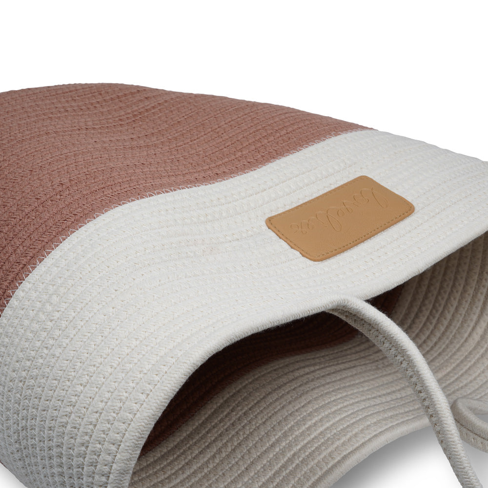 Lovelies Studio - Danish design - The NADI beach bag features a sleek and clean design, with a white upper that exudes a sense of effortless elegance. Adding a stylish twist, the bottom is adorned with a vibrant contrast color, making it a true standout accessory. At Lovelies, we prioritize both style and sustainability. That's why our Flamencos beach bag is made from a blend of cotton and recycled polyester, offering durability while minimizing our environmental impact.