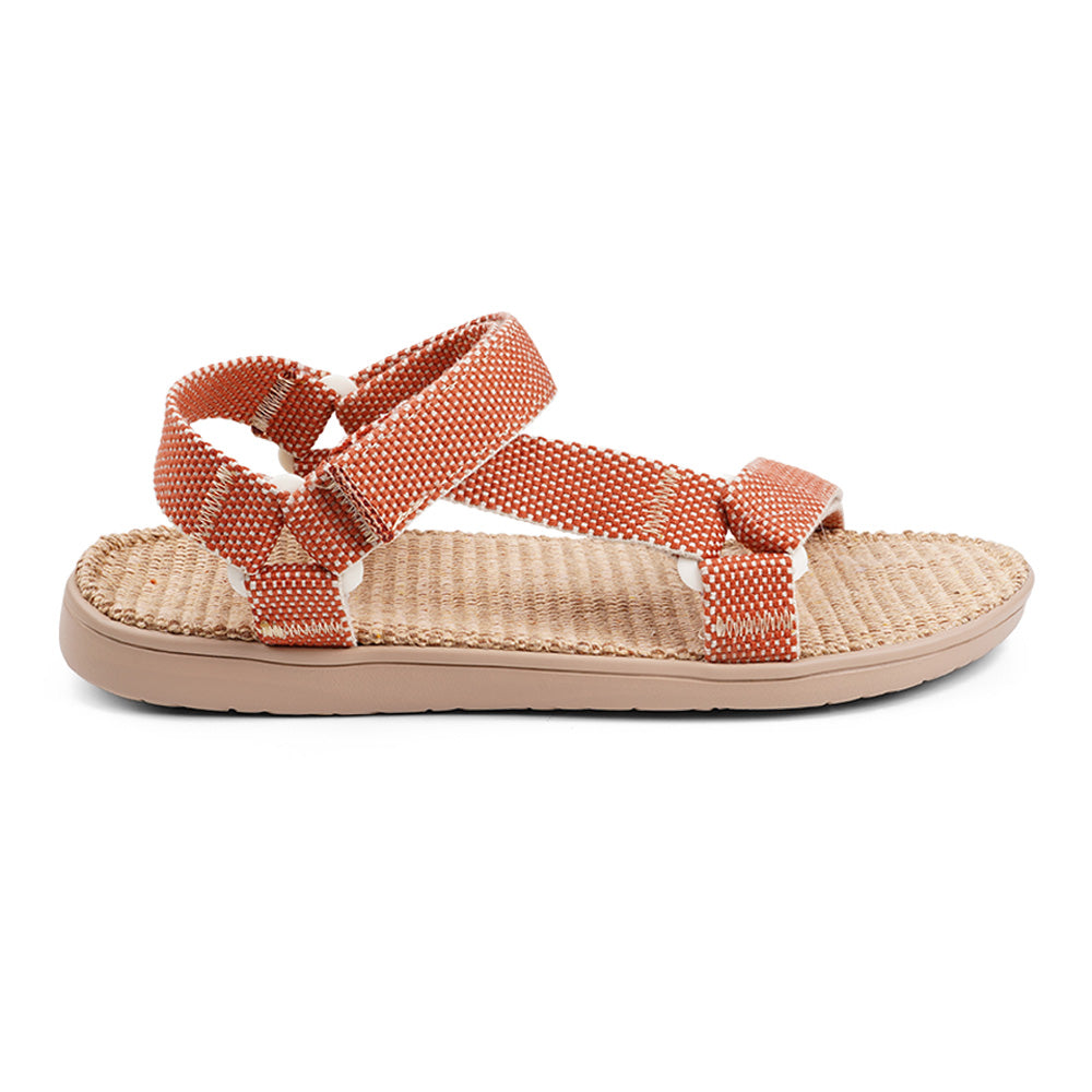 Paya - Fashion trekking sandals from Danish Lovelies Studio - Our fashion trekking sandal Paya has adjustable velcro straps in the front and in the back to secure the perfect fit. Once you’ve tried Lovelies’ summer sandals you’ll never want to wear any other footwear. We're member of 1% for the planet. Enjoy your Lovelies! See our Size Guide Material: Outsole / Insole : Rubber Footbed: 100% Natural Jute Upper: Woven Cotton Webbing