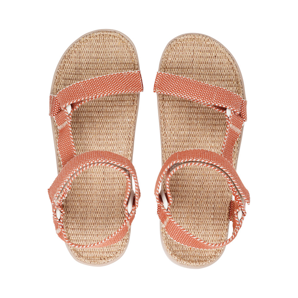 Paya - Fashion trekking sandals from Danish Lovelies Studio - Our fashion trekking sandal Paya has adjustable velcro straps in the front and in the back to secure the perfect fit. Once you’ve tried Lovelies’ summer sandals you’ll never want to wear any other footwear. We're member of 1% for the planet. Enjoy your Lovelies! See our Size Guide Material: Outsole / Insole : Rubber Footbed: 100% Natural Jute Upper: Woven Cotton Webbing