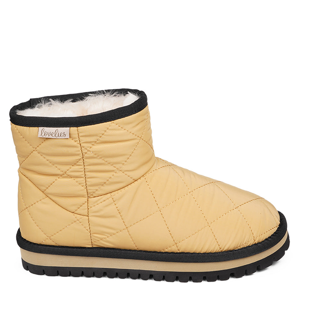 Lovelies Studio Nylon ankle boots with shearling lining. The shearling lining bring softness and warmth to your feet this autumn. With soft and durable rubber soles plus a gorgeous design you're perfectly suited for the wintertime. The Quilted nylon is water resistant and all shearling is from Australia. Outsole / Insole : Rubber 3 cm high Footbed: Shearling Lining: Shearling Upper: Quilted nylon LWG Environmental GOLD RATED Certification