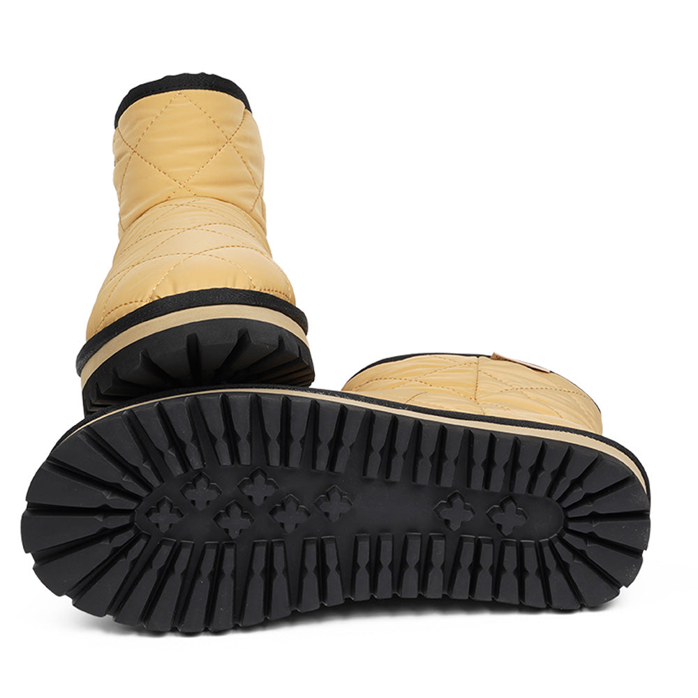 Lovelies Studio Nylon ankle boots with shearling lining. The shearling lining bring softness and warmth to your feet this autumn. With soft and durable rubber soles plus a gorgeous design you're perfectly suited for the wintertime. The Quilted nylon is water resistant and all shearling is from Australia. Outsole / Insole : Rubber 3 cm high Footbed: Shearling Lining: Shearling Upper: Quilted nylon LWG Environmental GOLD RATED Certification