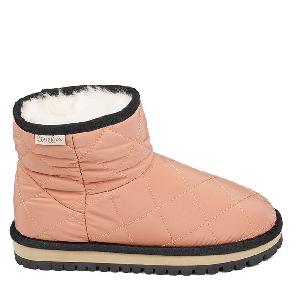 Lovelies Studio Nylon ankle boots with shearling lining. The shearling lining bring softness and warmth to your feet this autumn. With soft and durable rubber soles plus a gorgeous design you're perfectly suited for the wintertime. The Quilted nylon is water resistant and all shearling is from Australia. Outsole / Insole : Rubber 3 cm high Footbed: Shearling Lining: Shearling Upper: Quilted nylon LWG Environmental GOLD RATED Certification