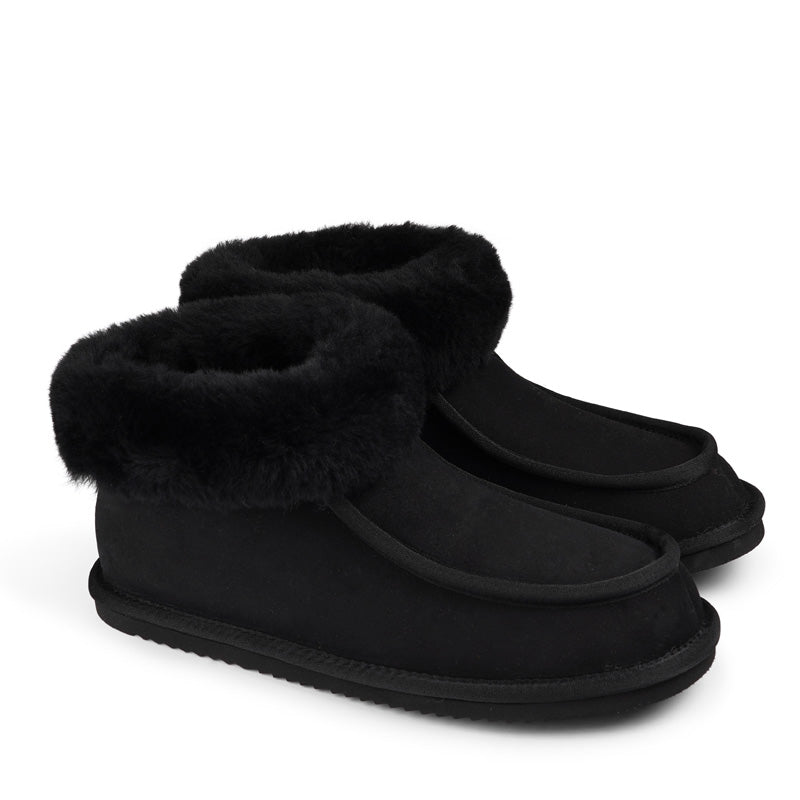 Soft and cosy shearling high slippers  Lovelies shearling high slippers are the essence of comfortability. When you’re in the need of surrounding your feet in soft and warm slippers, Lovelies shearling slippers are the answer. With soft and durable soles, warm shearling and a gorgeous design, you’ll never want to wear any other home-shoe to make you feel at ease.