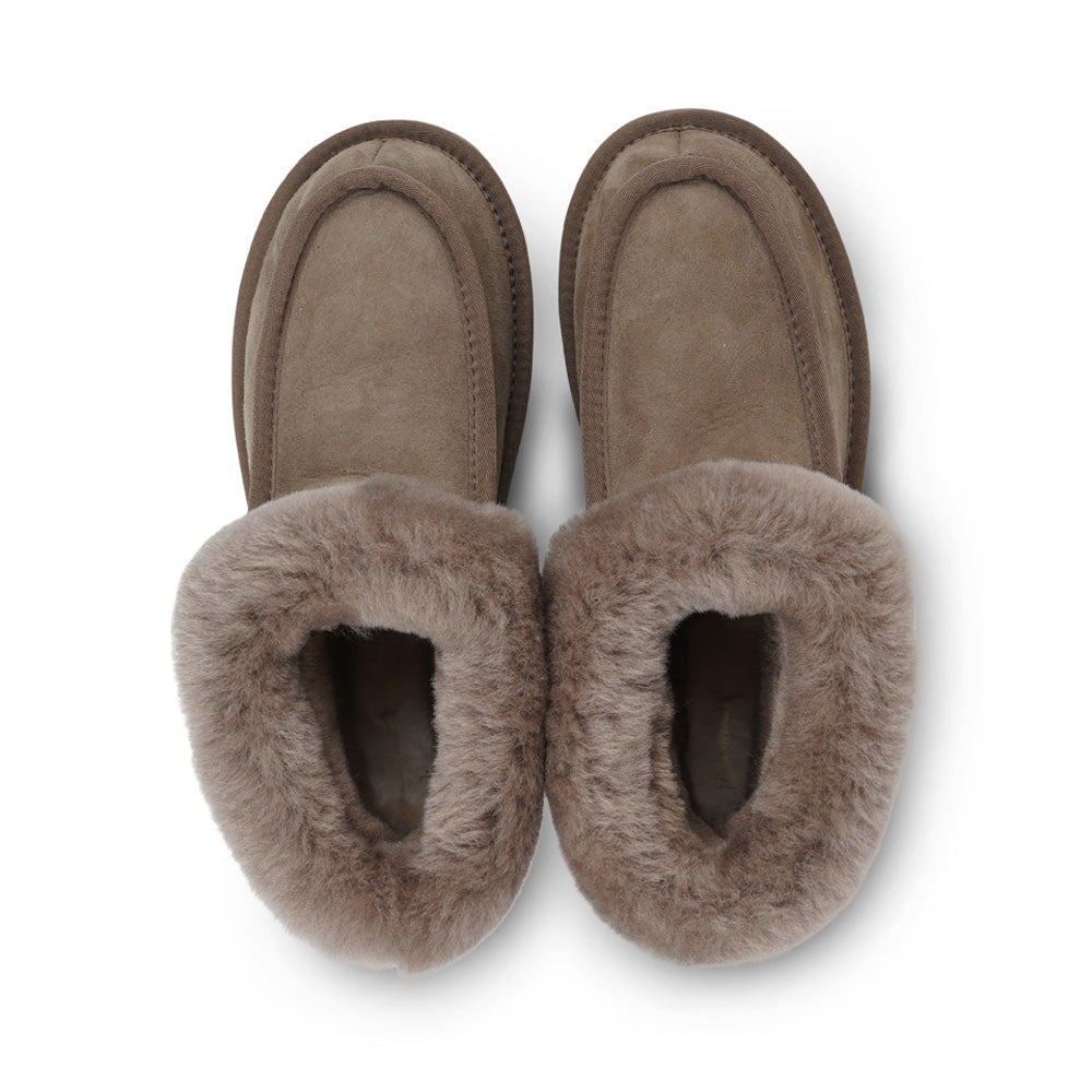 Soft and cosy shearling slippers with heel cap  Lovelies shearling slippers are the essence of comfortability. When you’re in the need of surrounding your feet in soft and warm slippers, Lovelies shearling slippers are the answer. With soft and durable soles, warm shearling and a gorgeous design, you’ll never want to wear any other home-shoe to make you feel at ease.