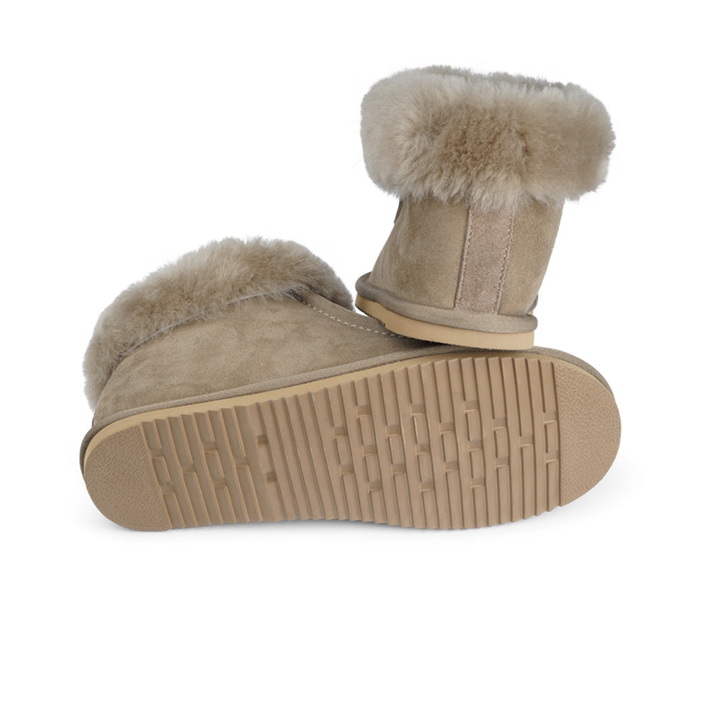 Soft and cosy shearling slippers Lovelies shearling slippers are the essence of comfortability. When you’re in the need of surrounding your feet in soft and warm slippers, Lovelies shearling slippers are the answer. With soft and durable soles, warm shearling and a gorgeous design, you’ll never want to wear any other home-shoe to make you feel at ease.