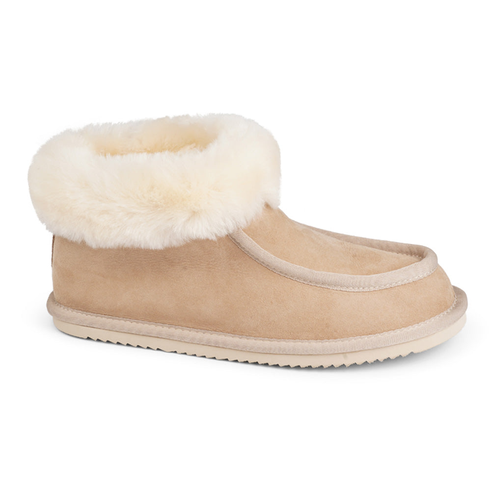 Soft and cosy shearling slippers   Lovelies shearling slippers are the essence of comfortability. When you’re in the need of surrounding your feet in soft and warm slippers, Lovelies shearling slippers are the answer. With soft and durable soles, warm shearling and a gorgeous design, you’ll never want to wear any other home-shoe to make you feel at ease.