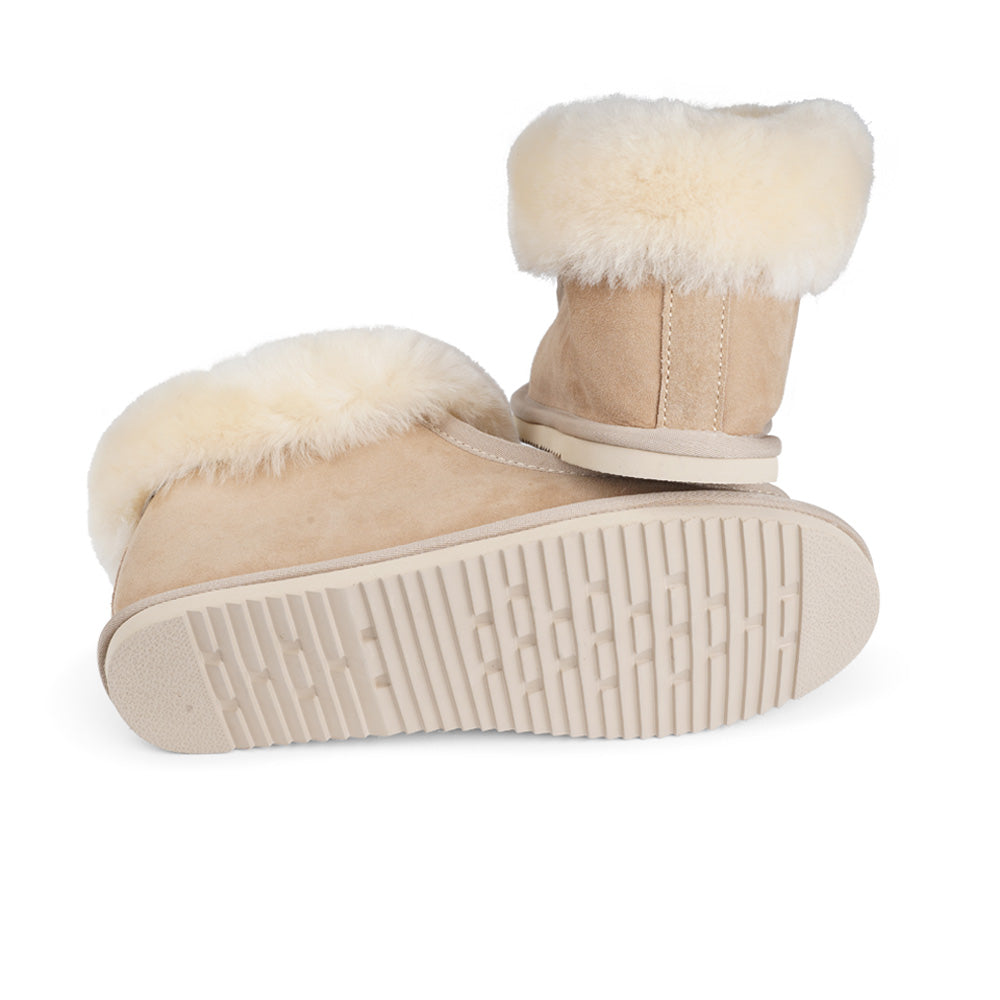 Soft and cosy shearling slippers   Lovelies shearling slippers are the essence of comfortability. When you’re in the need of surrounding your feet in soft and warm slippers, Lovelies shearling slippers are the answer. With soft and durable soles, warm shearling and a gorgeous design, you’ll never want to wear any other home-shoe to make you feel at ease.