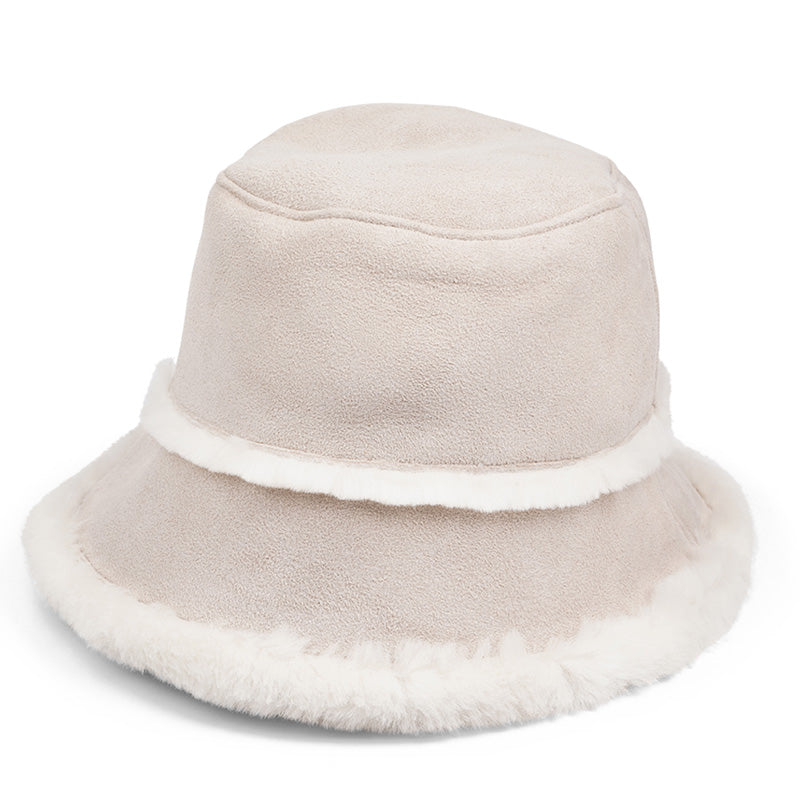 Would you like to stay warm and trendy this winter . . Semeru is made with 100% Sheepskin. This incredible material balances form with function, offering a chic look with lightweight insulation in the winter and temperature regulation when spring arrives. 100 % Australian shearling LWG Environmental GOLD RATED Certification