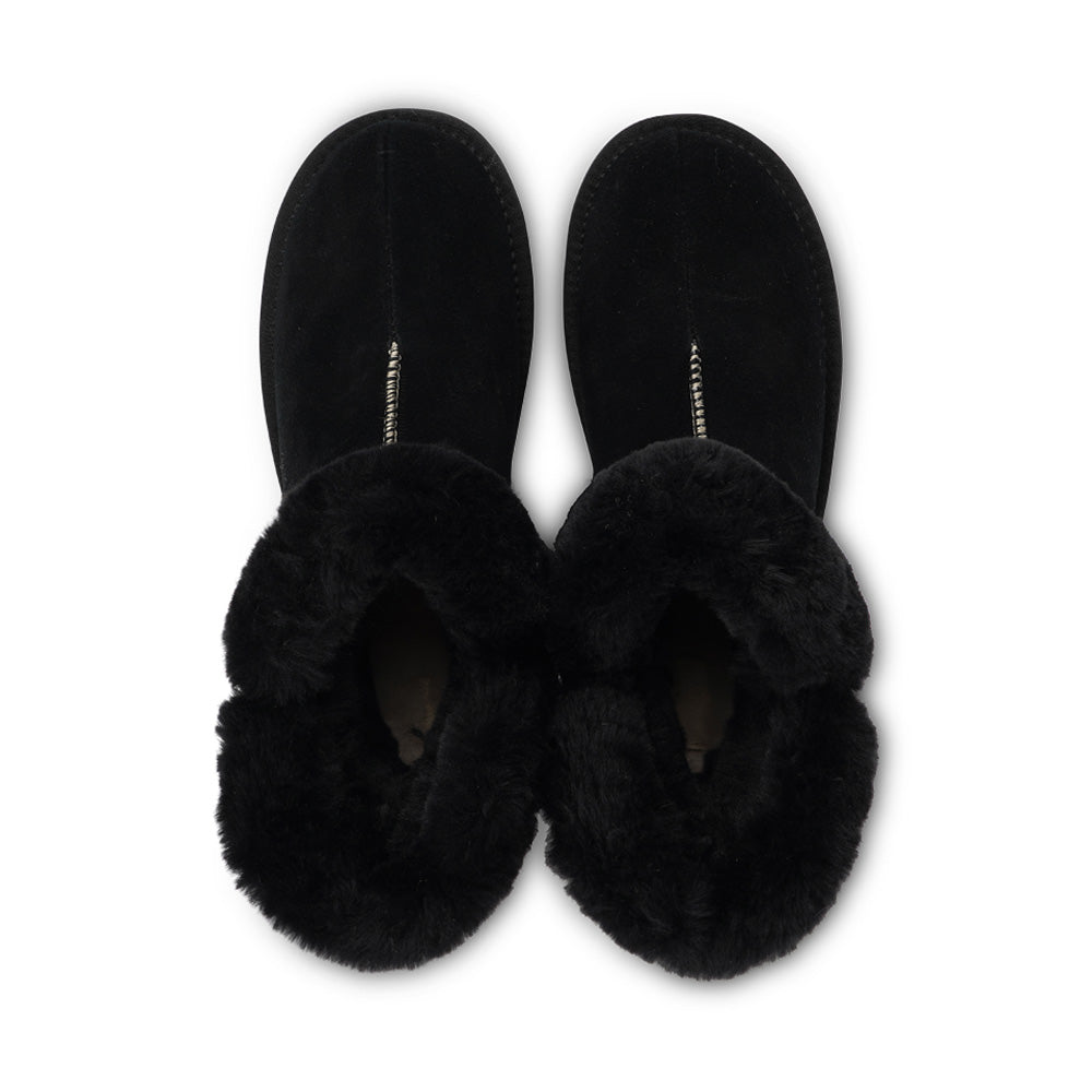 Soft and cosy shearling slippers   Lovelies shearling slippers are the essence of comfortability. When you’re in the need of surrounding your feet in soft and warm slippers, Lovelies shearling slippers are the answer. With soft and durable soles, warm shearling and a gorgeous design, you’ll never want to wear any other home-shoe to make you feel at ease.