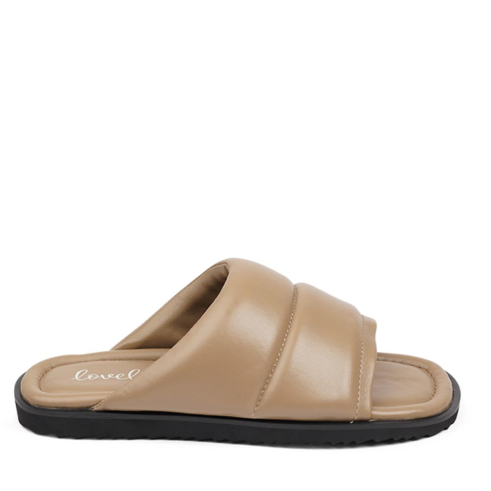 Lovelies Studio - Vesime sandals. Feminine and comfortable nappa leather sandals with a super puffy wide strap. With its delicate and soft fabrics, you feel at ease and elegant at the same time. The easy to-go sandals will fit to your feminine dress or your summer jeans. Size and fit: True to size If you are between sizes, we recommend taking the next size up. See our Size Guide Material: Outsole / Insole : Rubber Footbed: Nappa leather Lining: Nappa leather Upper: Nappa leather