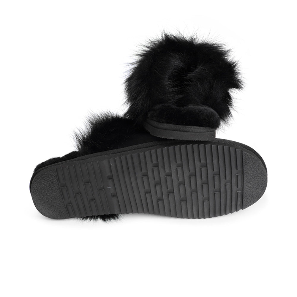 Lovelies Studio - homeshoes - hjemmesko -Soft and cosy shearling slippers Lovelies shearling slippers are the essence of comfortability. When you’re in the need of surrounding your feet in soft and warm slippers, Lovelies shearling slippers are the answer. With soft and durable soles, warm shearling and a gorgeous design, you’ll never want to wear any other home-shoe to make you feel at ease.