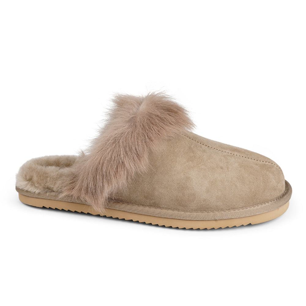 Lovelies Studio - homeshoes - hjemmesko -Soft and cosy shearling slippers  Lovelies shearling slippers are the essence of comfortability. When you’re in the need of surrounding your feet in soft and warm slippers, Lovelies shearling slippers are the answer. With soft and durable soles, warm shearling and a gorgeous design, you’ll never want to wear any other home-shoe to make you feel at ease.