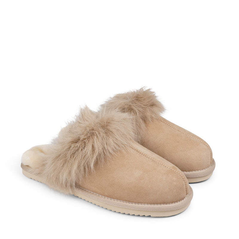 Lovelies Studio - homeshoes - hjemmesko -Soft and cosy shearling slippers  Lovelies shearling slippers are the essence of comfortability. When you’re in the need of surrounding your feet in soft and warm slippers, Lovelies shearling slippers are the answer. With soft and durable soles, warm shearling and a gorgeous design, you’ll never want to wear any other home-shoe to make you feel at ease.