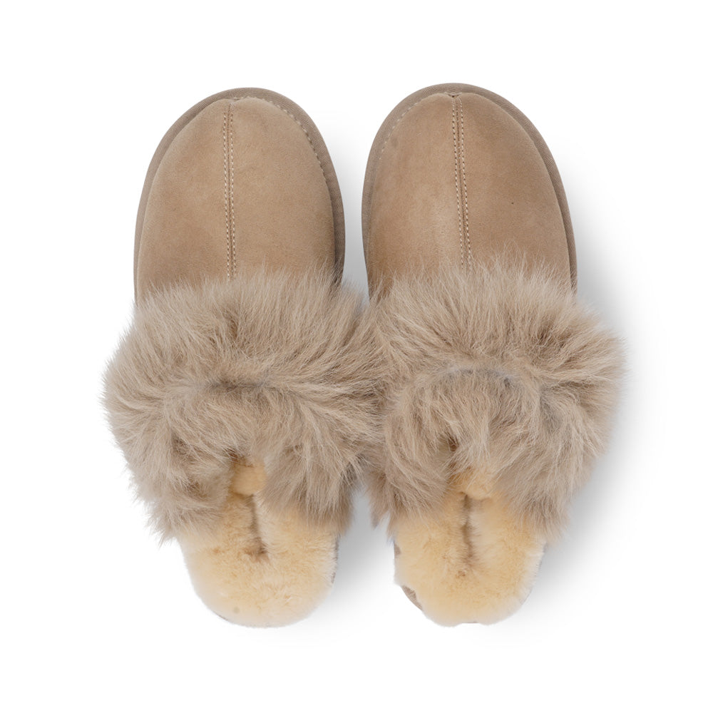 Lovelies Studio - homeshoes - hjemmesko -Soft and cosy shearling slippers  Lovelies shearling slippers are the essence of comfortability. When you’re in the need of surrounding your feet in soft and warm slippers, Lovelies shearling slippers are the answer. With soft and durable soles, warm shearling and a gorgeous design, you’ll never want to wear any other home-shoe to make you feel at ease.