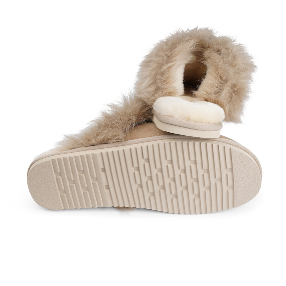 Lovelies Studio - homeshoes - hjemmesko -Soft and cosy shearling slippers Lovelies shearling slippers are the essence of comfortability. When you’re in the need of surrounding your feet in soft and warm slippers, Lovelies shearling slippers are the answer. With soft and durable soles, warm shearling and a gorgeous design, you’ll never want to wear any other home-shoe to make you feel at ease.