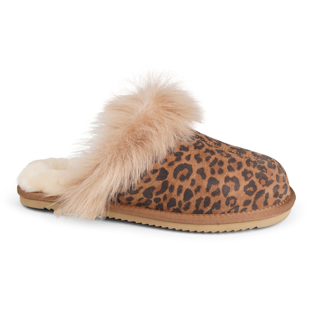 Soft and cosy shearling slippers Lovelies shearling slippers are the essence of comfortability. When you’re in the need of surrounding your feet in soft and warm slippers, Lovelies shearling slippers are the answer. With soft and durable soles, warm shearling and a gorgeous design, you’ll never want to wear any other home-shoe to make you feel at ease.