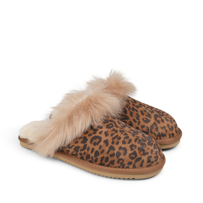Soft and cosy shearling slippers Lovelies shearling slippers are the essence of comfortability. When you’re in the need of surrounding your feet in soft and warm slippers, Lovelies shearling slippers are the answer. With soft and durable soles, warm shearling and a gorgeous design, you’ll never want to wear any other home-shoe to make you feel at ease.