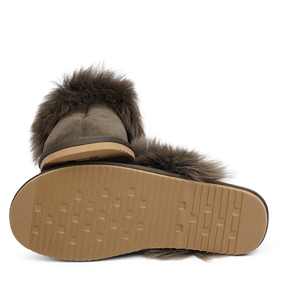 Lovelies Studio - homeshoes - hjemmesko -Soft and cosy shearling slippers  Lovelies shearling slippers are the essence of comfortability. When you’re in the need of surrounding your feet in soft and warm slippers, Lovelies shearling slippers are the answer. With soft and durable soles, warm shearling and a gorgeous design, you’ll never want to wear any other home-shoe to make you feel at ease.