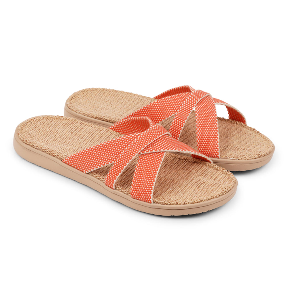 Weligama the best slip on sandal from the Danish brand Lovelies. Sandal with woven cotton straps. The comfortable inner sole is covered with soft natural jute material. The Weligama sandal is available in many beautiful colours and in sizes fra 30 to 42 euro size.