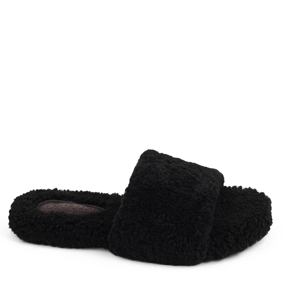 Lovelies Studio hand made home shoes of Australien shearling - High quality and really good fit. Lovelies shearling slippers are the essence of comfortability. When you’re in the need of surrounding your feet in soft and warm slippers, Lovelies shearling slippers are the answer. With soft and durable soles, warm shearling and a gorgeous design, you’ll never want to wear any other home-shoe to make you feel at ease.