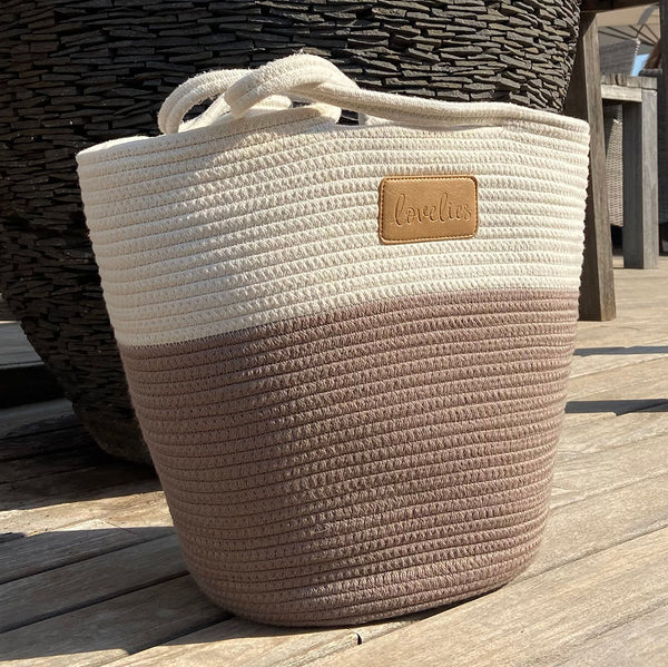 Lovelies Studio's handmade beach bags made of rope have gained popularity and appeal for several reasons. Here are a few possible explanations for why everybody loves them: