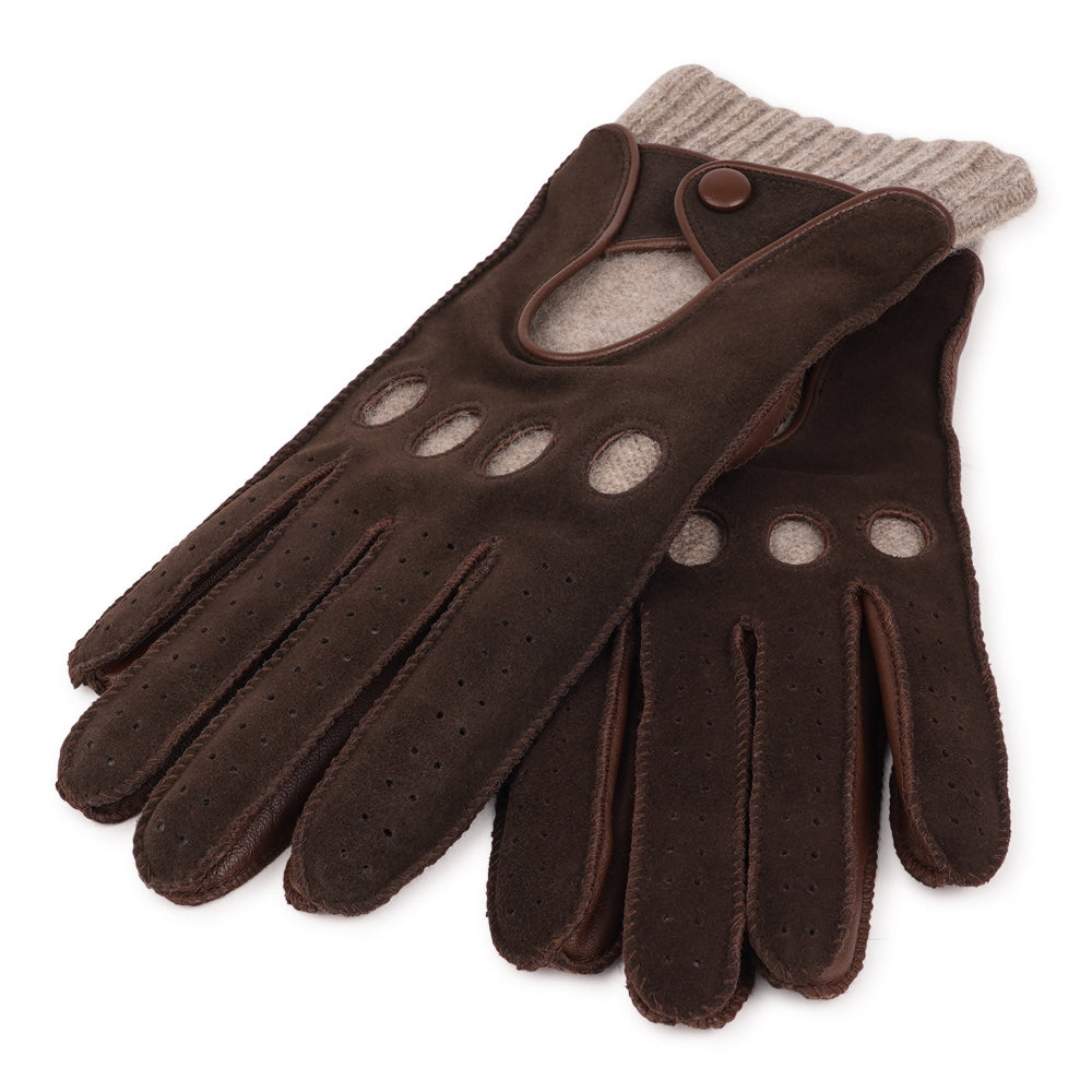 Stay warm, drive in style . .

The Batia gloves combine timeless style with everyday luxury, crafted from soft lambskin and suede. Lined with warm wool, they offer both comfort and function, while the refined design makes them the perfect accessory to elevate your winter look. With their effortless coolness, these driving gloves add a modern edge to any outfit.