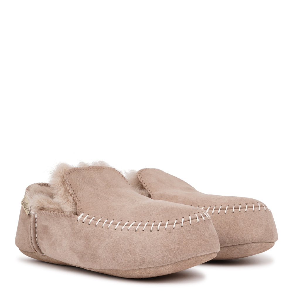 Bolo - Lovelies Studio - Denmark - Crafted from 100% premium sheepskin, the Bolo Shearling Moccasins blend refined elegance with everyday practicality — offering natural warmth, breathability, and comfort that adapts beautifully to every season.