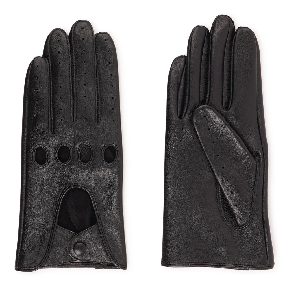 Effortless style meets precision comfort.

The Borello gloves bring together timeless craftsmanship and modern style. Made from supple leather, they offer a perfect fit and a cool, confident look – ideal for driving or elevating your everyday wardrobe.