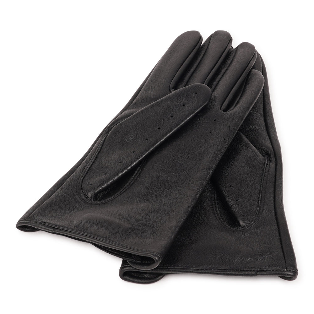 Effortless style meets precision comfort.

The Borello gloves bring together timeless craftsmanship and modern style. Made from supple leather, they offer a perfect fit and a cool, confident look – ideal for driving or elevating your everyday wardrobe.