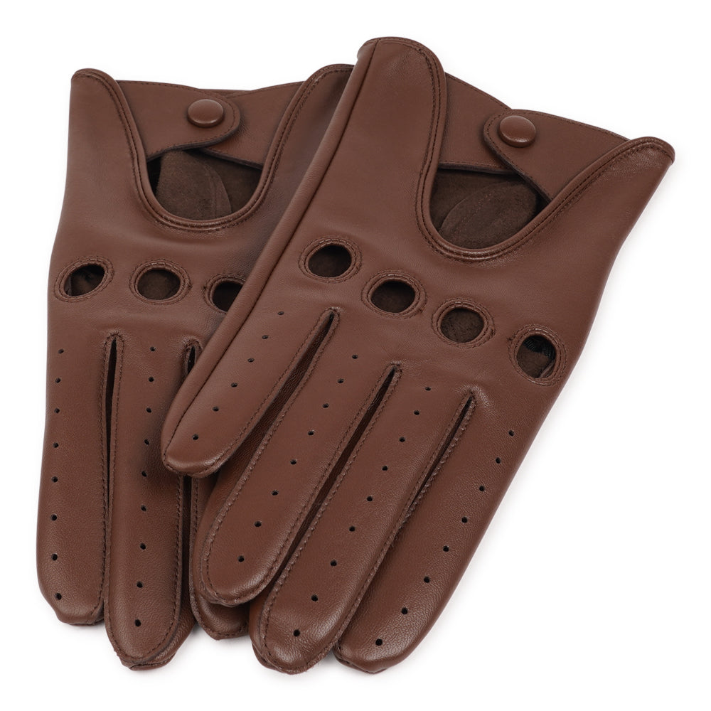 Effortless style meets precision comfort.

The Borello gloves bring together timeless craftsmanship and modern style. Made from supple leather, they offer a perfect fit and a cool, confident look – ideal for driving or elevating your everyday wardrobe.