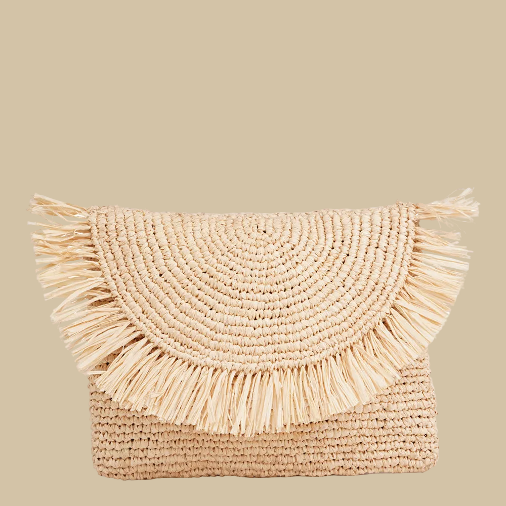 Cansano – a charming little clutch crafted from luxurious raffia.

Made from natural palm leaves, raffia is loved for its light feel and easy, eco-friendly appeal. Handwoven with care, this bag blends a relaxed vibe with a touch of elegance - perfect for both everyday moments and special occasions.