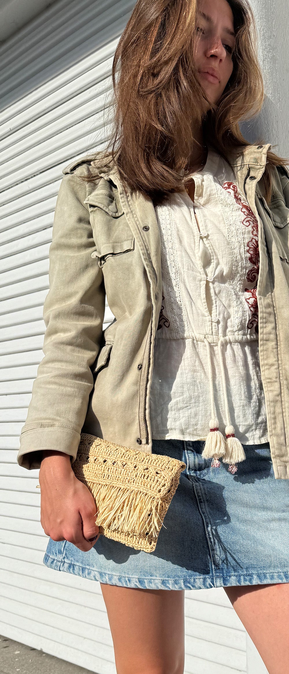 Catullo – a charming mini clutch crafted from luxurious Madagascan raffia, featuring a beautiful woven pattern.

The perfect summer piece, whether you're heading to the beach or a party.

Handwoven with care, it blends natural texture with effortless elegance. Lightweight yet durable, it’s made to carry you through everything from laid-back days to more elevated occasions.