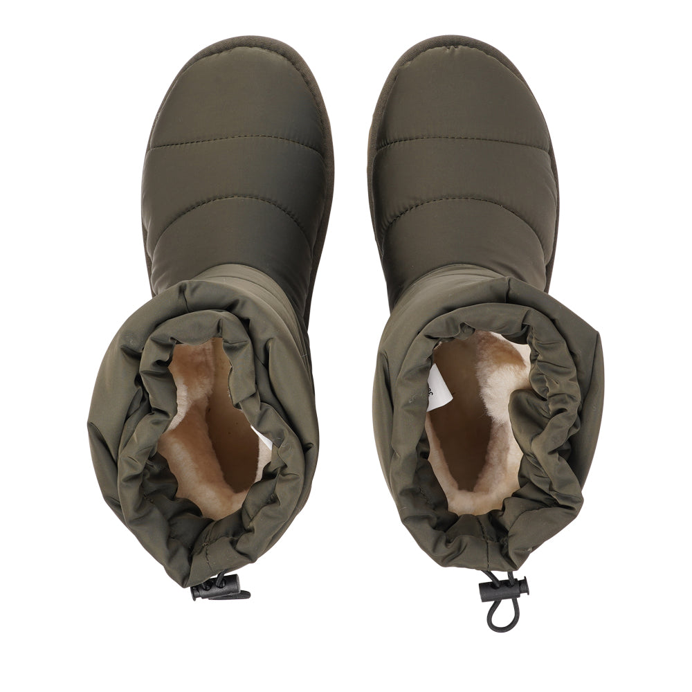 Lovelies - Designed to keep your feet cozy and stylish all autumn long. Experience ultimate softness and warmth as the luxurious shearling lining wraps your feet in comfort.

With their soft and durable rubber soles, these boots provide a perfect combination of flexibility and durability, making them ideal for the wintertime. No need to worry about wet weather – the quilted nylon material is water-resistant, keeping your feet dry and comfortable even on rainy days.