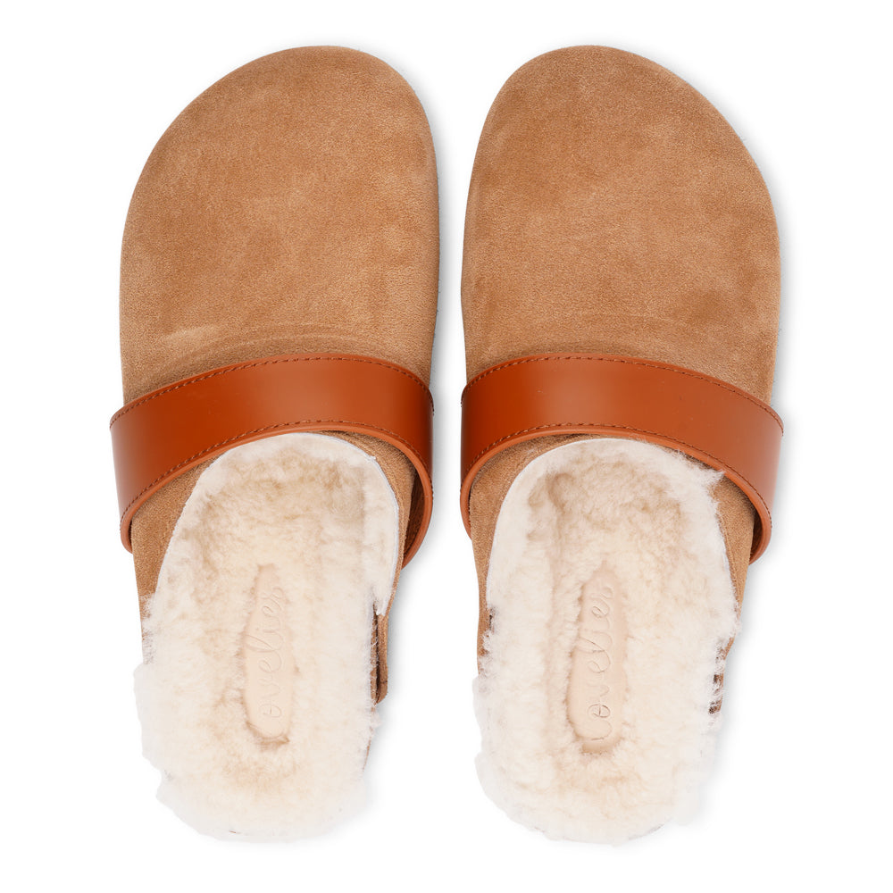 Lovelies Studio - Denmark - Suede mules with curly shearling lining. Lovelies shearling mules will bring softness and warmth to your feet. The combination of soft curly shearling and the durable cork and rubber sole <meta charset="utf-8"><span data-mce-fragment="1">guarantees the utmost comfort to the wearer.
