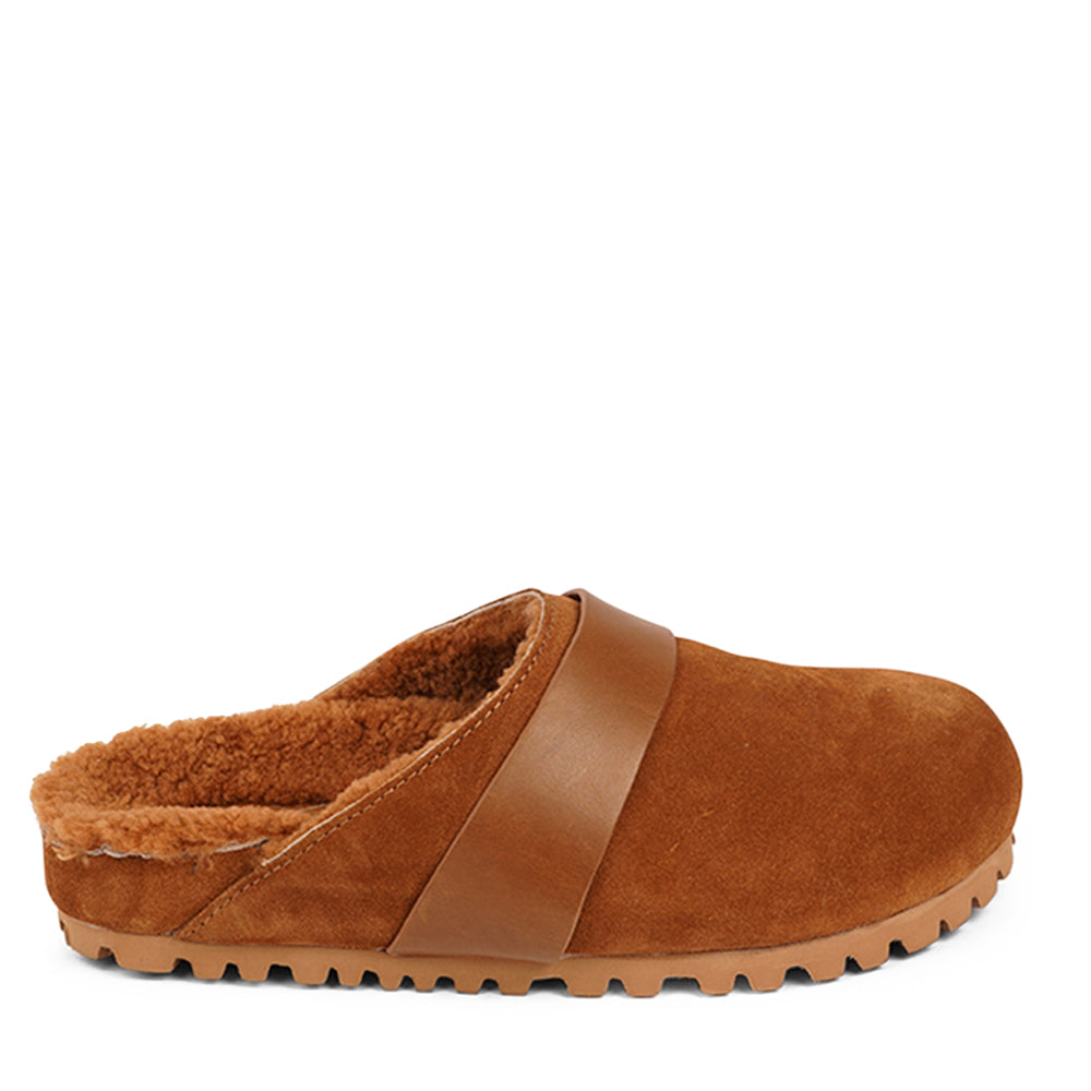 Lovelies Studio - Denmark - Suede mules with curly shearling lining

Lovelies shearling mules will bring softness and warmth to your feet this autumn. The ombination of soft curly shearling and the durable cork and rubber sole guarantees the utmost comfort to the wearer.
