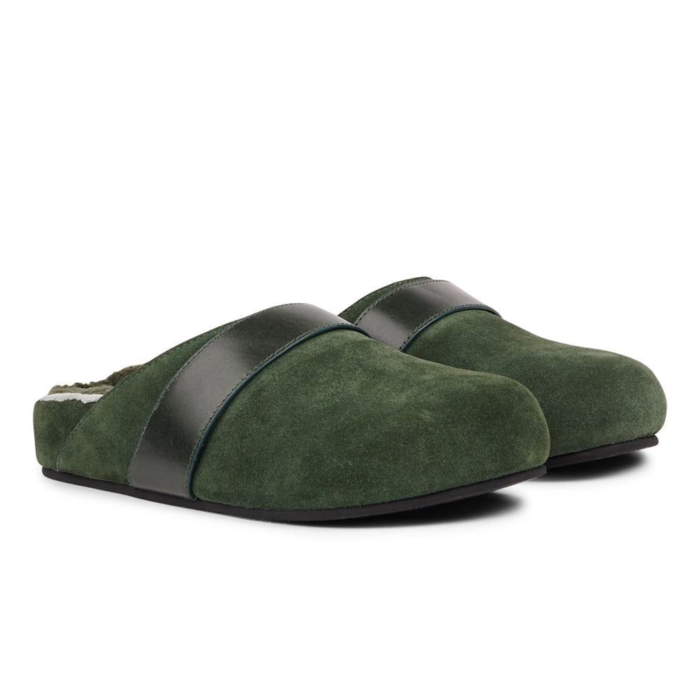 Chirripo - Lovelies shearling mules will bring softness and warmth to your feet. The combination of soft curly shearling and the durable cork and rubber sole guarantees the utmost comfort to the wearer.
