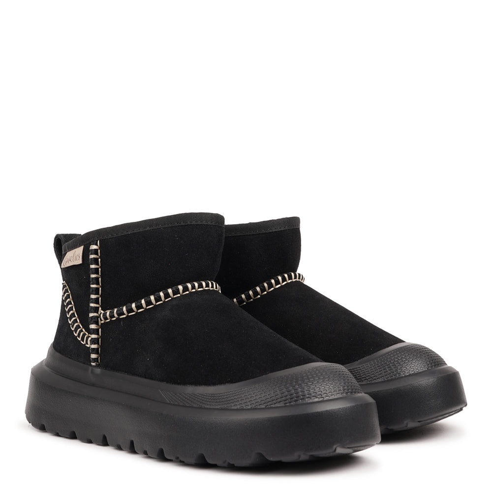 Lovelies - Embrace warmth and softness this autumn with Lovelies’ shearling boots - where comfort meets timeless design. Crafted with plush natural shearling and detailed stitching, these boots offer both style and durability for the colder months.

The lightweight EVA rubber sole provides excellent flexibility and grip, ensuring comfort with every step — perfect for keeping your feet cosy and supported all winter long.
