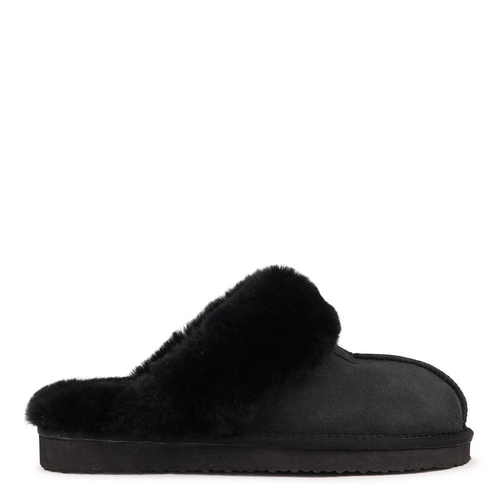 Lovelie, Wrap your feet in ultimate comfort with Lovelies shearling slippers — the perfect blend of warmth, softness, and timeless design. Crafted with plush shearling and durable, flexible soles, these slippers are made to keep your feet snug and supported, season after season.
When you first slip them on, they may feel a little snug across the toes and instep. Don’t worry within an hour or so, the natural wool will gently bed down and mould perfectly to the shape of your feet, creating a personalised fit.