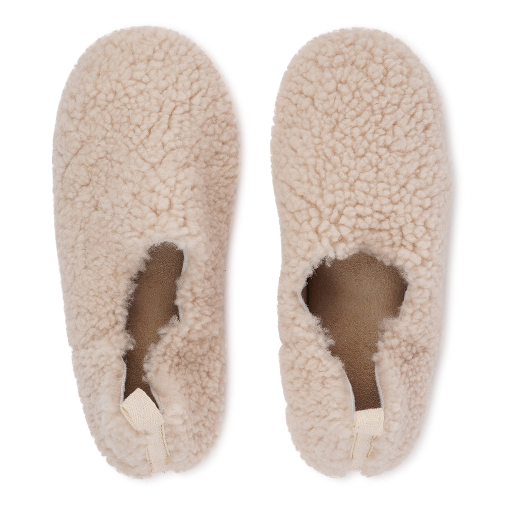 Lovelies Studio - Denmark - Step into everyday luxury with Comiano. Crafted from plush, natural shearling and finished with a durable leather sole, these slippers offer exceptional warmth, softness, and timeless style. Perfect for cosy moments at home, they gently mould to your feet for a personalised fit and lasting comfort.