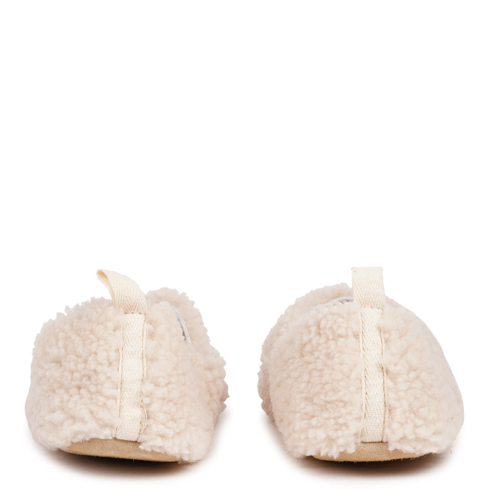 Lovelies Studio - Denmark - Step into everyday luxury with Comiano. Crafted from plush, natural shearling and finished with a durable leather sole, these slippers offer exceptional warmth, softness, and timeless style. Perfect for cosy moments at home, they gently mould to your feet for a personalised fit and lasting comfort.