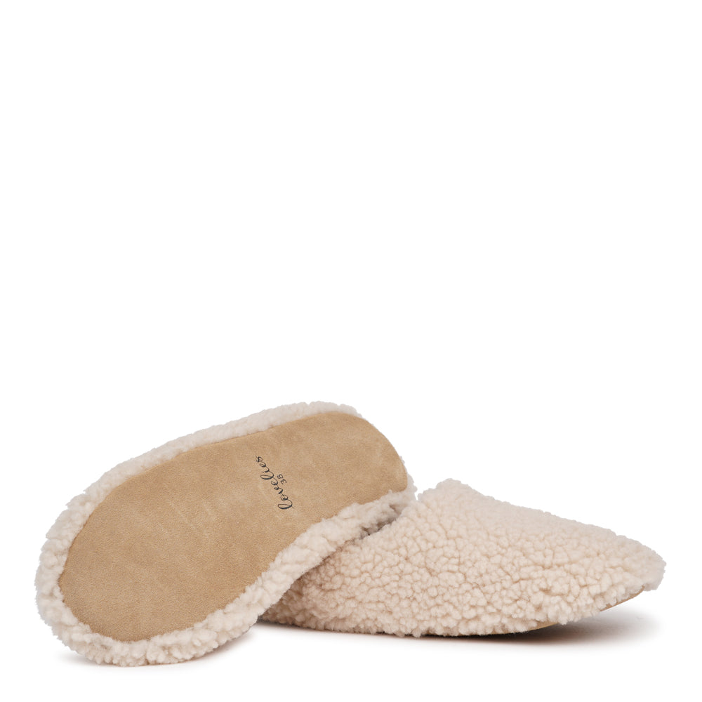 Lovelies Studio - Denmark - Step into everyday luxury with Comiano. Crafted from plush, natural shearling and finished with a durable leather sole, these slippers offer exceptional warmth, softness, and timeless style. Perfect for cosy moments at home, they gently mould to your feet for a personalised fit and lasting comfort.