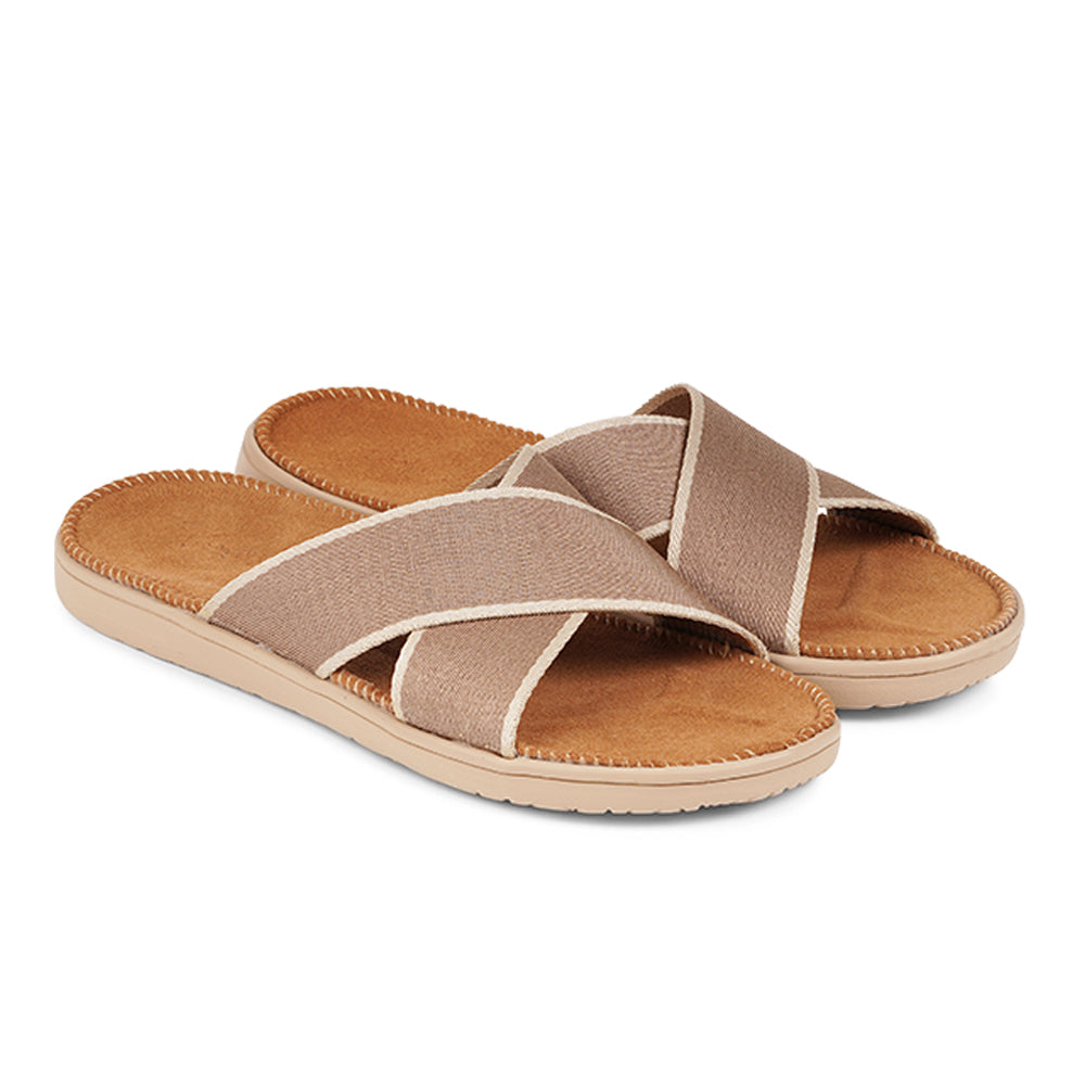 The Elafonissi sandals are designed with your comfort in mind. The durable rubber sole and soft foam insole provide all-day cushioning and grip, allowing you to walk with confidence wherever your day takes you. Lightweight and versatile, these sandals can be dressed up or down to suit your style.